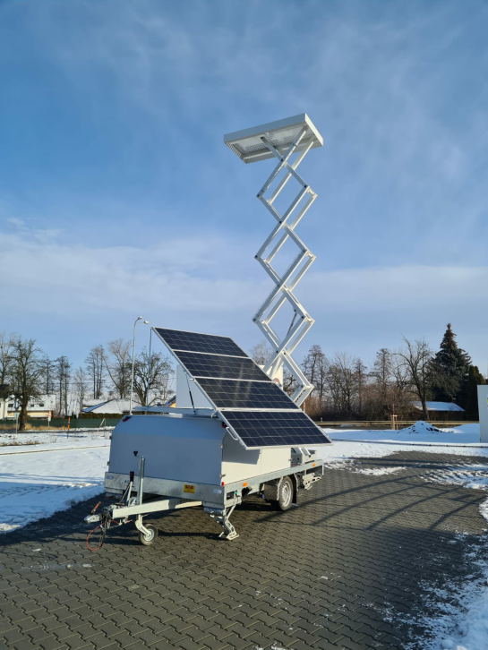 SCISSOR POLE WITH SOLAR PANELS